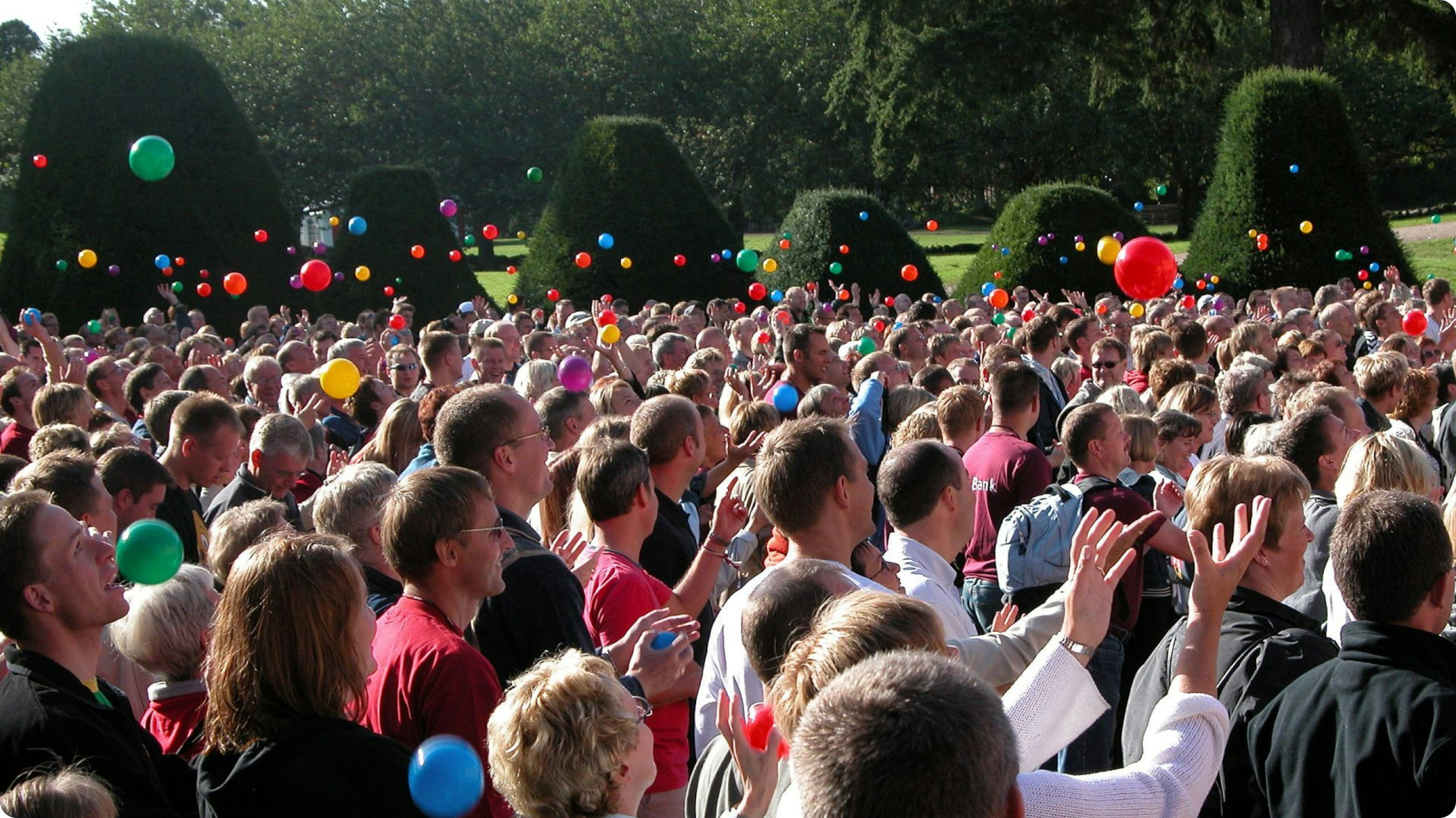 Company anniversary 10 gifts with no sizing hassle